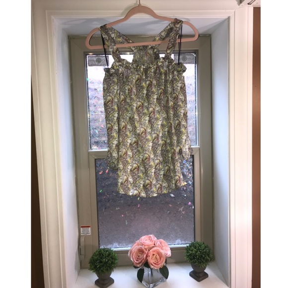 Patterned top. - Picture 2 of 4